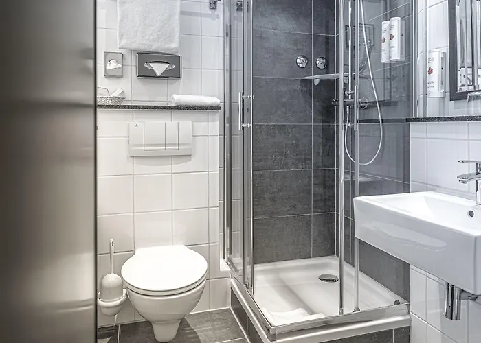 Ramada By Wyndham Frankfurt Station 4*