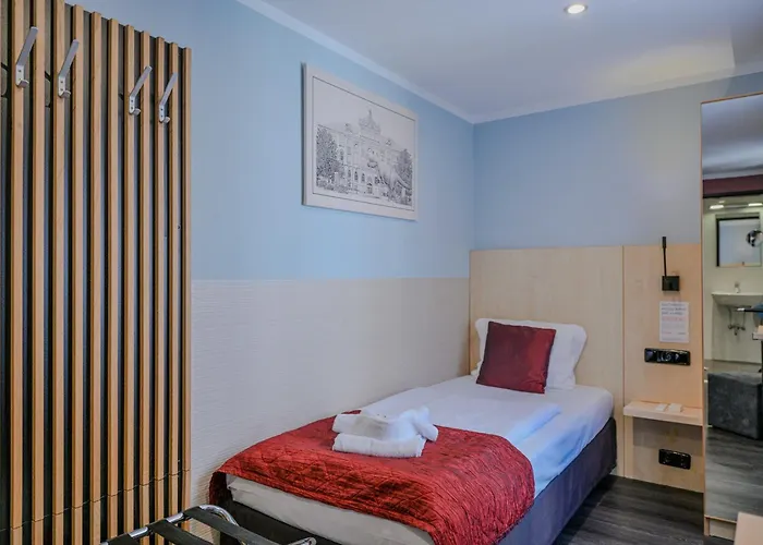 Ramada By Wyndham Frankfurt Station Hotel